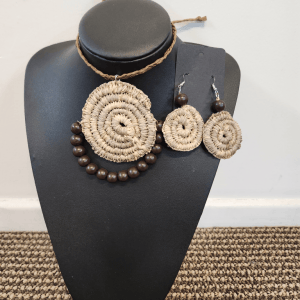 Fawn set with brown beads